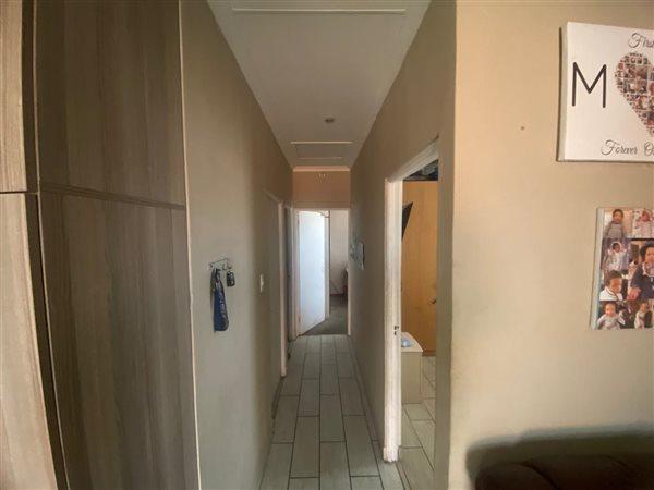 5 Bedroom Property for Sale in Rondevlei Park Western Cape